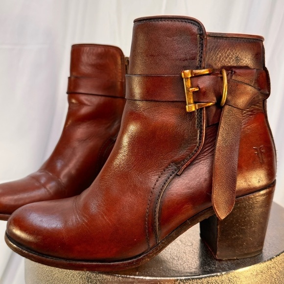 Frye Shoes - Excellent Vintage Condition, Frye vintage boots in Womens sz 7.